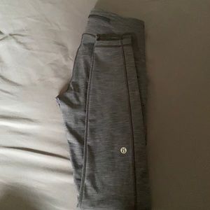 Size 4 Lululemon tights. Never worn.
